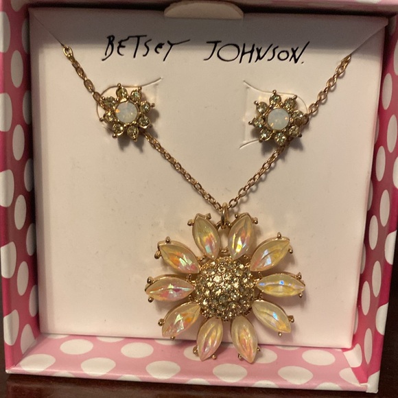 Daisy earrings and necklace - Picture 2 of 4